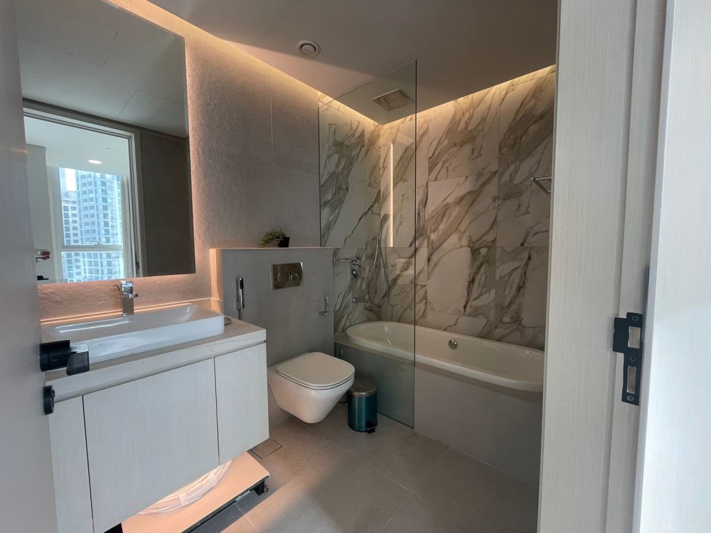 Дубай: Апартаменты Dubai Marina Walk Gem Modern Apt with Pool & Gym access, Steps to Beach & Metro