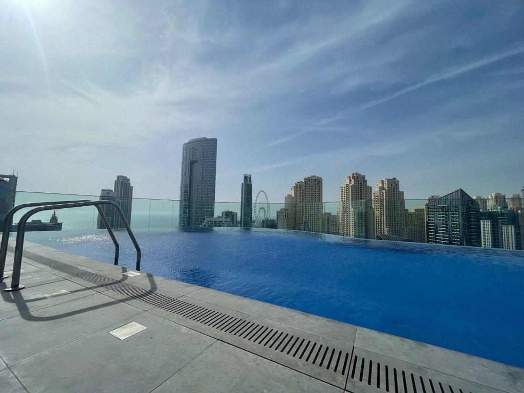 Дубай: Апартаменты Dubai Marina Walk Gem Modern Apt with Pool & Gym access, Steps to Beach & Metro