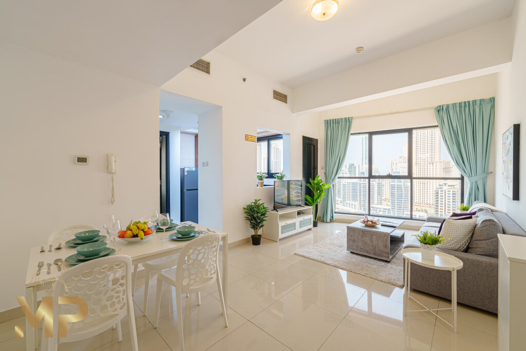 Дубай: 1 Bedroom Apartment with Panoramic Marina Views