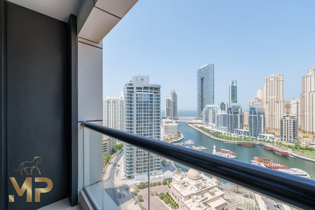 Дубай: 1 Bedroom Apartment with Panoramic Marina Views