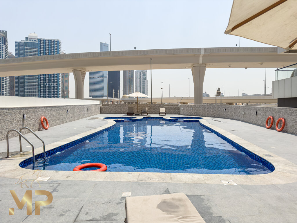 Дубай: 1 Bedroom Apartment with Panoramic Marina Views