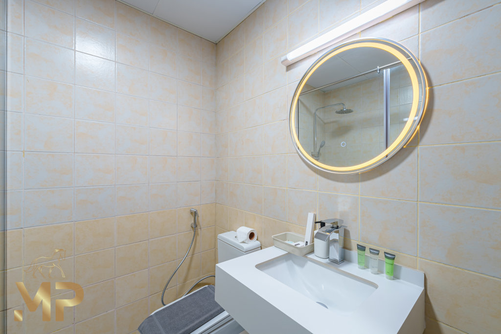 Дубай: 1 Bedroom Apartment with Panoramic Marina Views