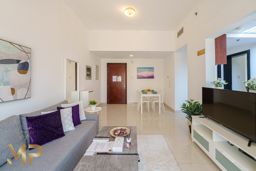 Дубай: 1 Bedroom Apartment with Panoramic Marina Views