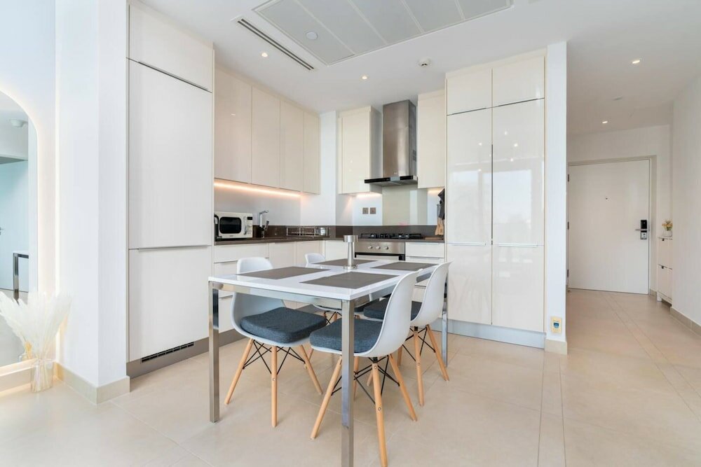 Дубай: Stunning 1BD Apartment 15mins to Marina Promenade!