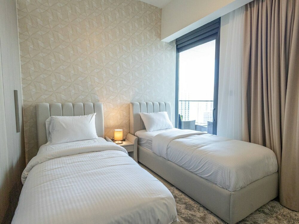 Дубай: Mh- Act - Burj View 3bhk-ref4001