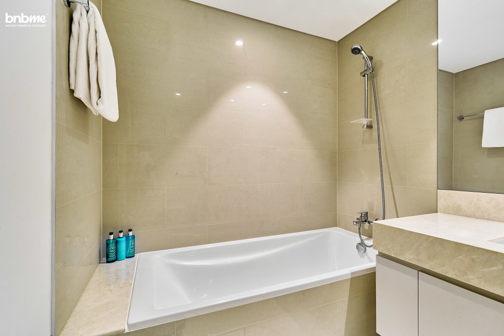 Дубай: Апартаенты Bnbmehomes | Modern 2BR Treasure nr Dubai Fountain - 3302