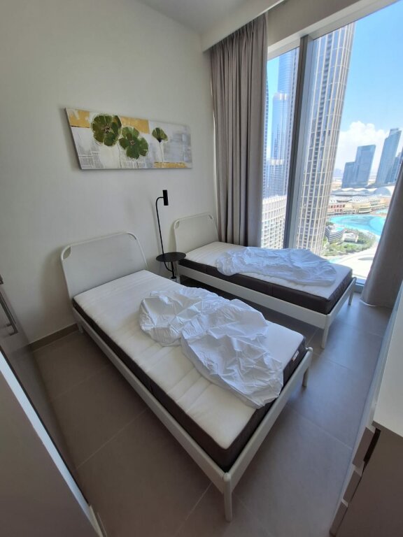 Дубай: Апартаменты Dancing Fountain Views & Steps from Dubai Mall: Your 3-Bedroom Getaway