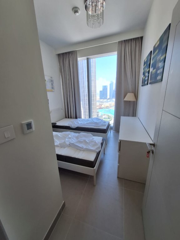 Дубай: Апартаменты Dancing Fountain Views & Steps from Dubai Mall: Your 3-Bedroom Getaway
