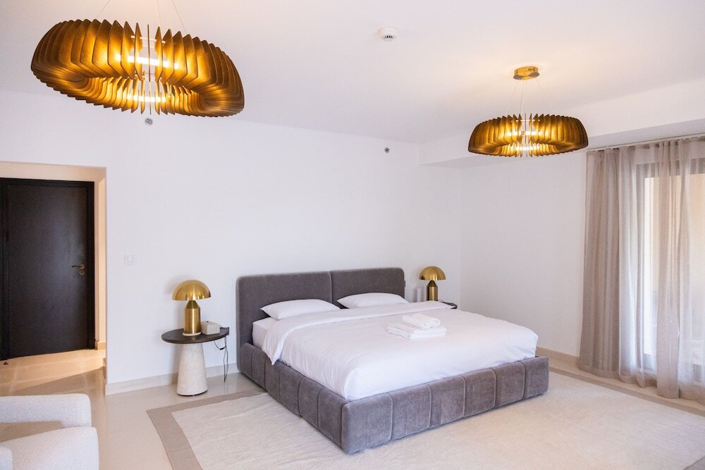 Дубай: Lux 5BR Townhouse in Balqise Residence