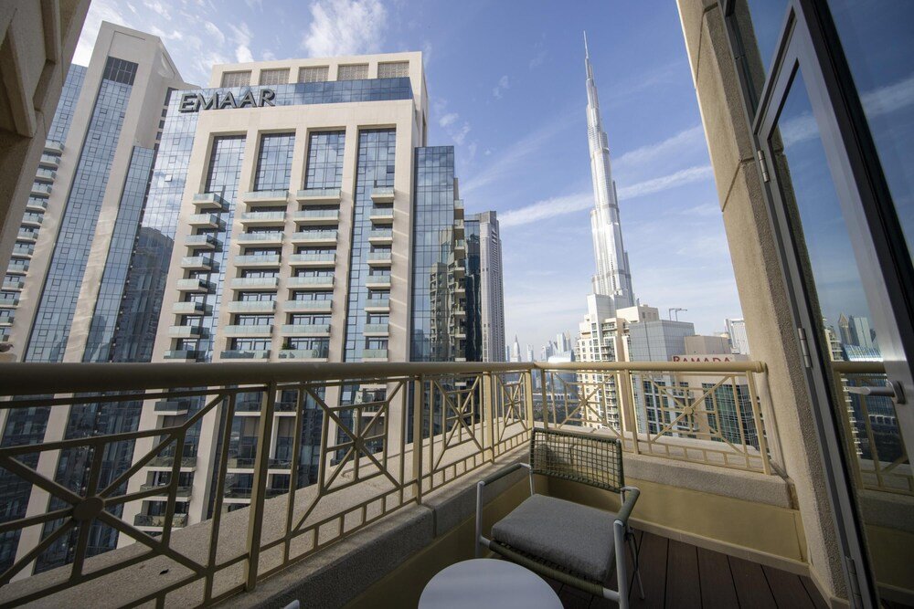Дубай: Fountain View Signature Residence With Terrace 135 SQM