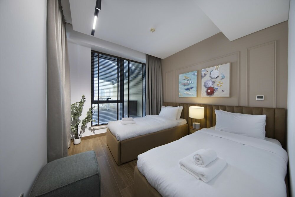 Дубай: Fountain View Signature Residence With Terrace 135 SQM