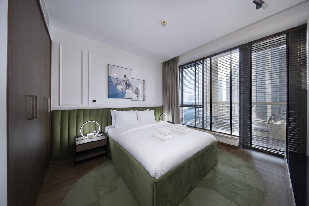 Дубай: Fountain View Signature Residence With Terrace 135 SQM