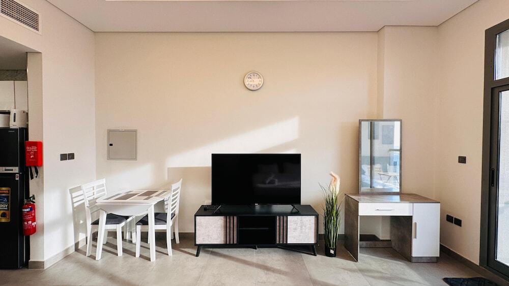 Дубай: Luxury Studio Apartments Business Bay With Balcony and Free parking by Belvilla