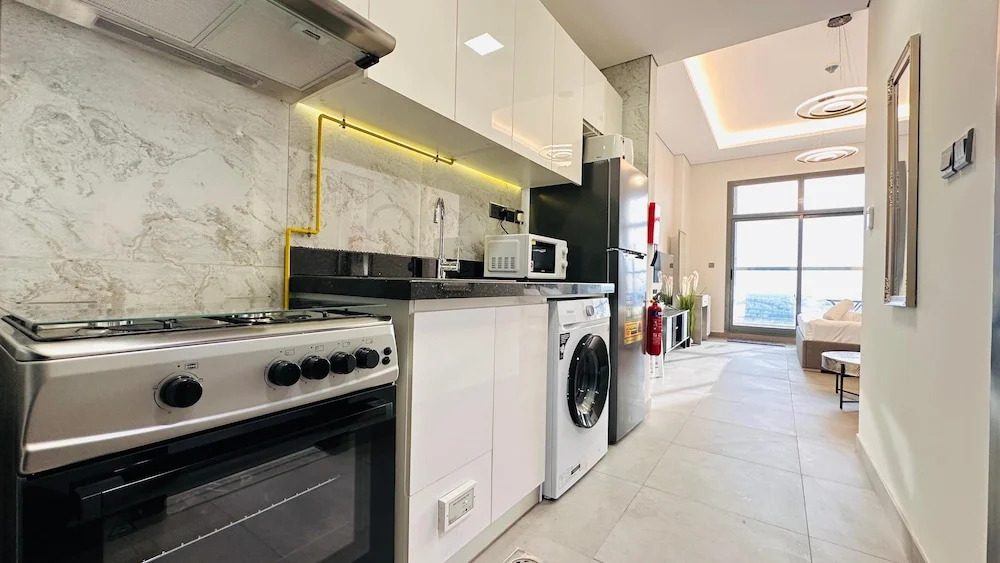 Дубай: Luxury Studio Apartments Business Bay With Balcony and Free parking by Belvilla