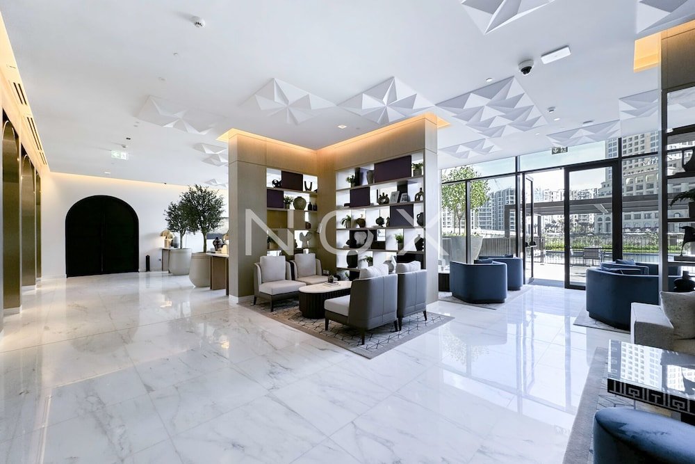 Дубай: Modern 1BR 15th Floor Palace Residence