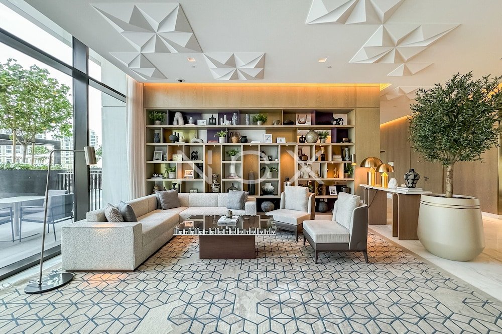 Дубай: Modern 1BR 15th Floor Palace Residence