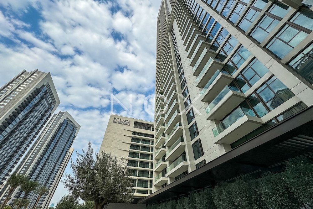 Дубай: Modern 1BR 15th Floor Palace Residence