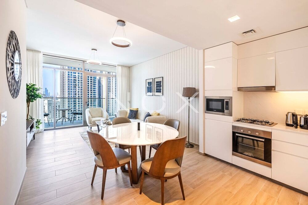 Дубай: Modern 1BR 15th Floor Palace Residence