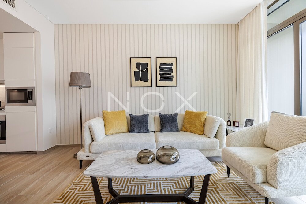 Дубай: Modern 1BR 15th Floor Palace Residence