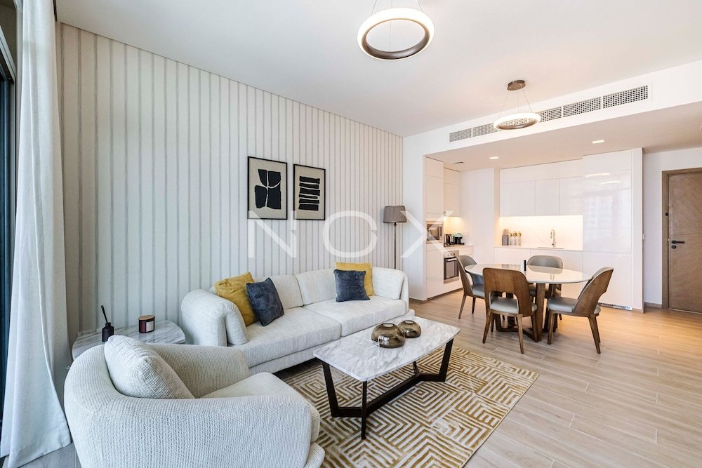 Дубай: Modern 1BR 15th Floor Palace Residence