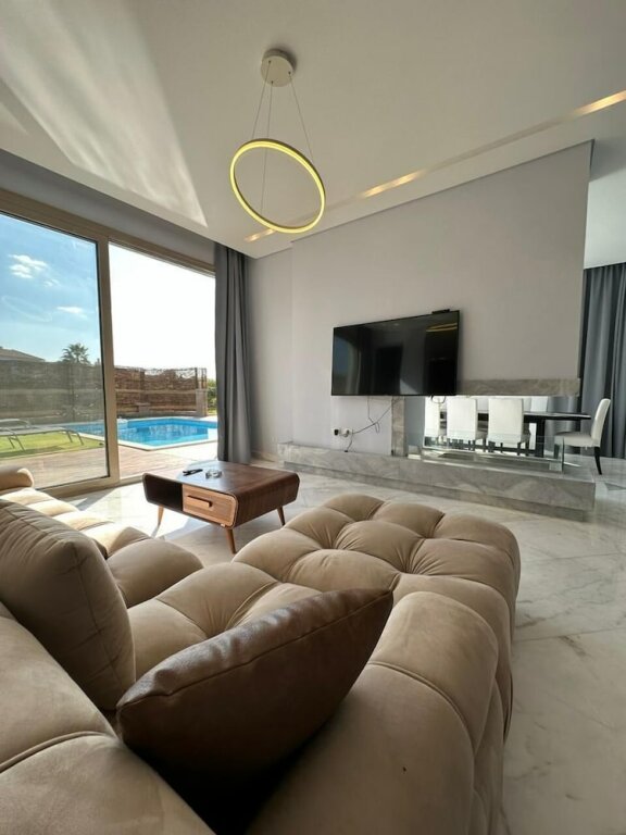 Шейх Заед Сити: Villa with Pool-Allegria-Sheikh Zayed