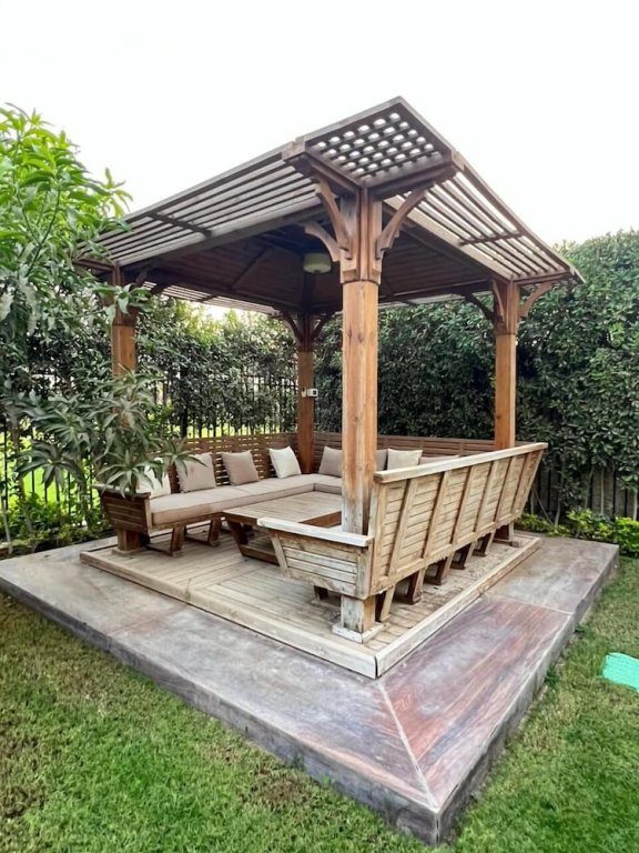 Шейх Заед Сити: Villa In Beverly Hills With Garden
