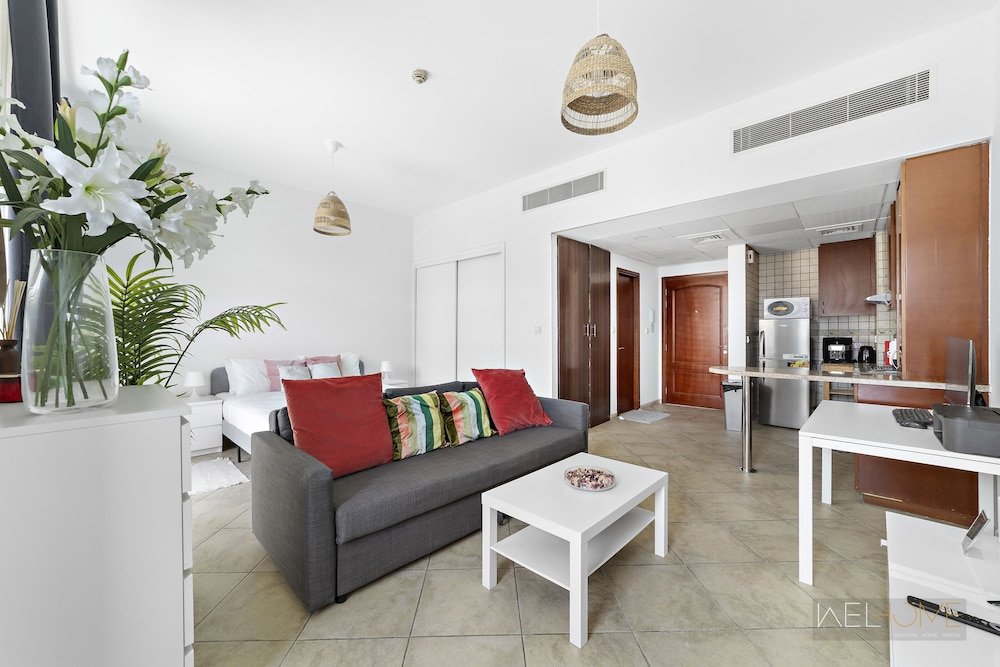 Дубай: WelHome - Stylish Studio with Park Views in Regent House 2