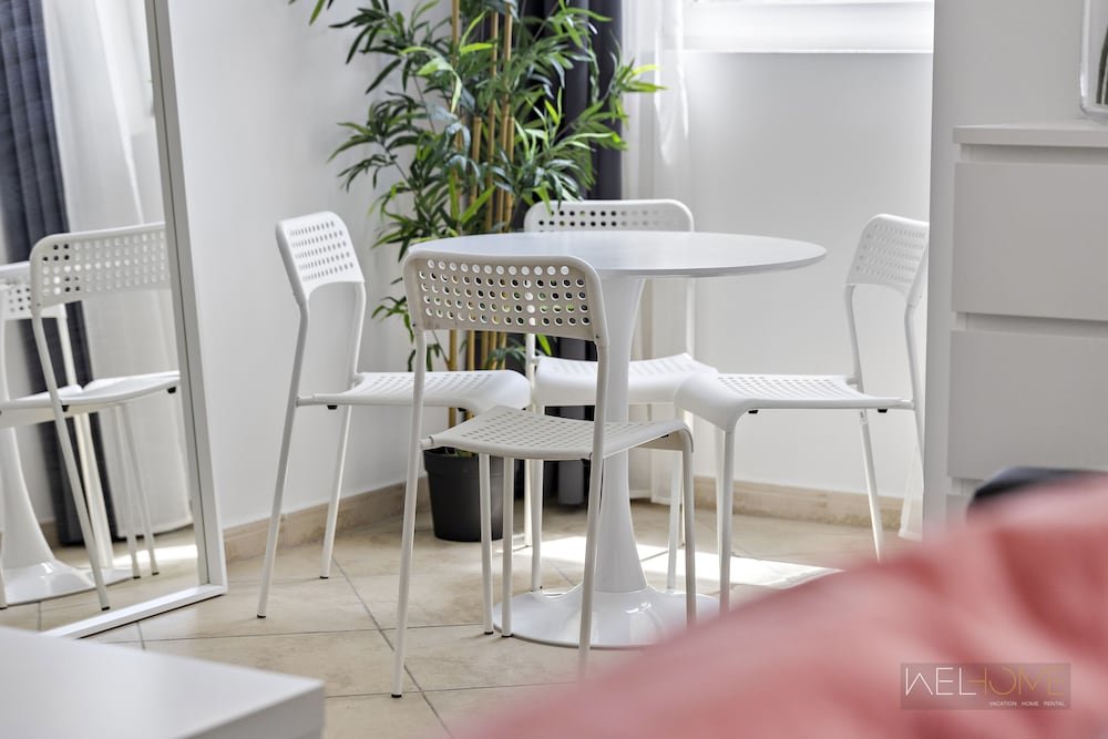 Дубай: WelHome - Stylish Studio with Park Views in Regent House 2