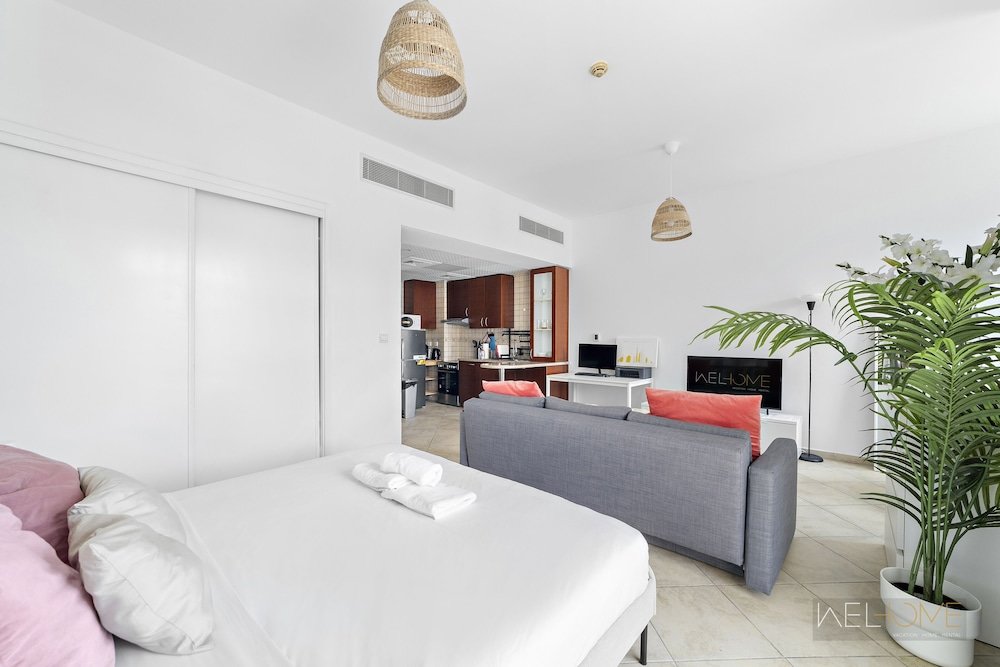 Дубай: WelHome - Stylish Studio with Park Views in Regent House 2
