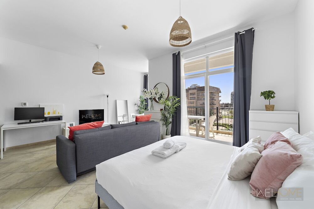 Дубай: WelHome - Stylish Studio with Park Views in Regent House 2