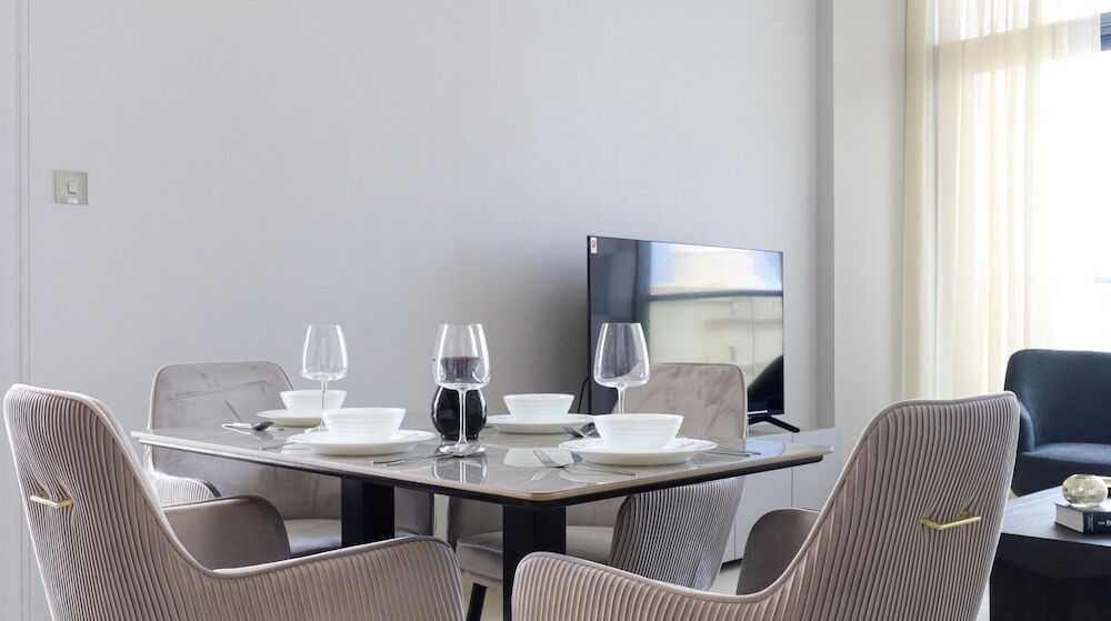 Дубай: WelHome - Prime 1BR Apartment at Oia Residence