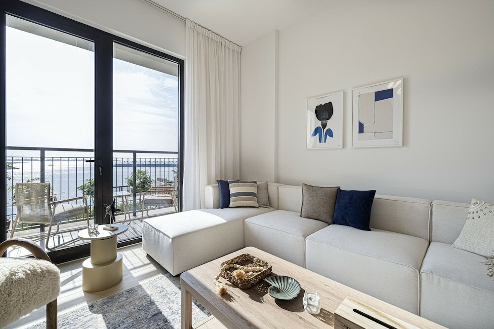 Дубай: 1BR La Rive B2 Port De La Mer Jumeirah 1