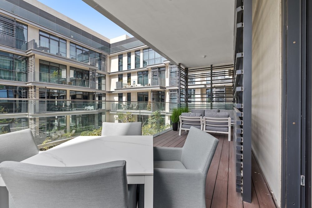 Дубай: Spacious 2 BR 3rd Floor City Walk Bldg 9