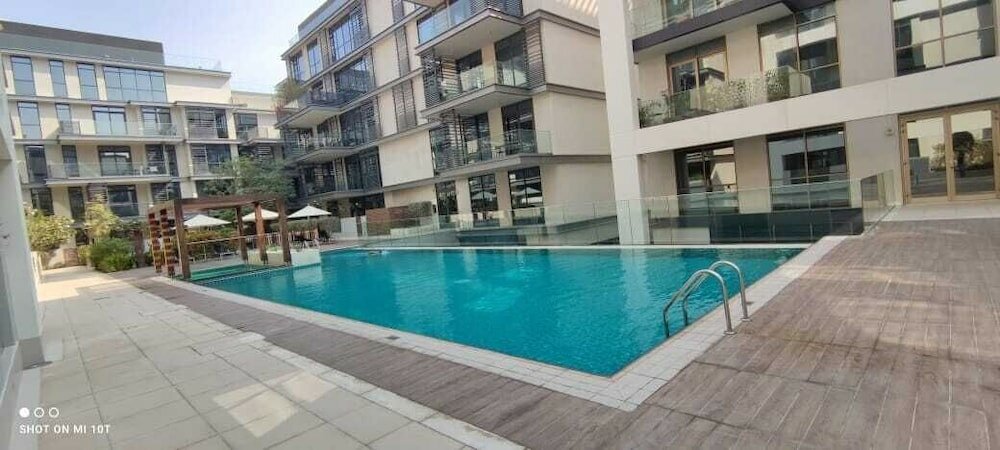 Дубай: Spacious 2 BR 3rd Floor City Walk Bldg 9