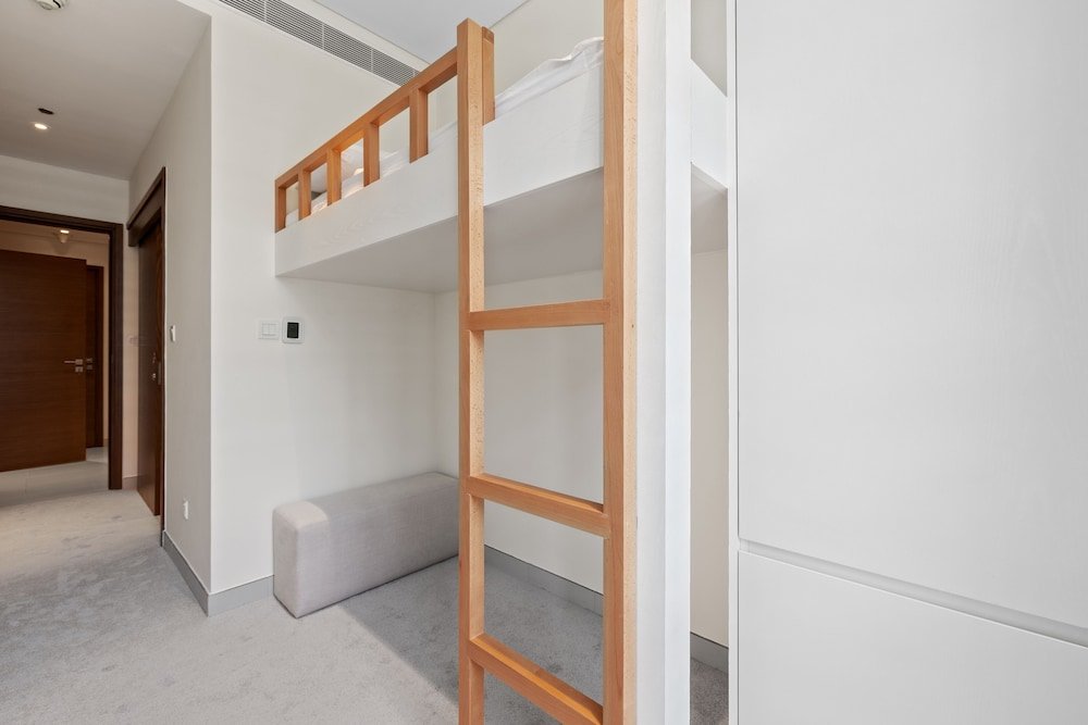 Дубай: Spacious 2 BR 3rd Floor City Walk Bldg 9