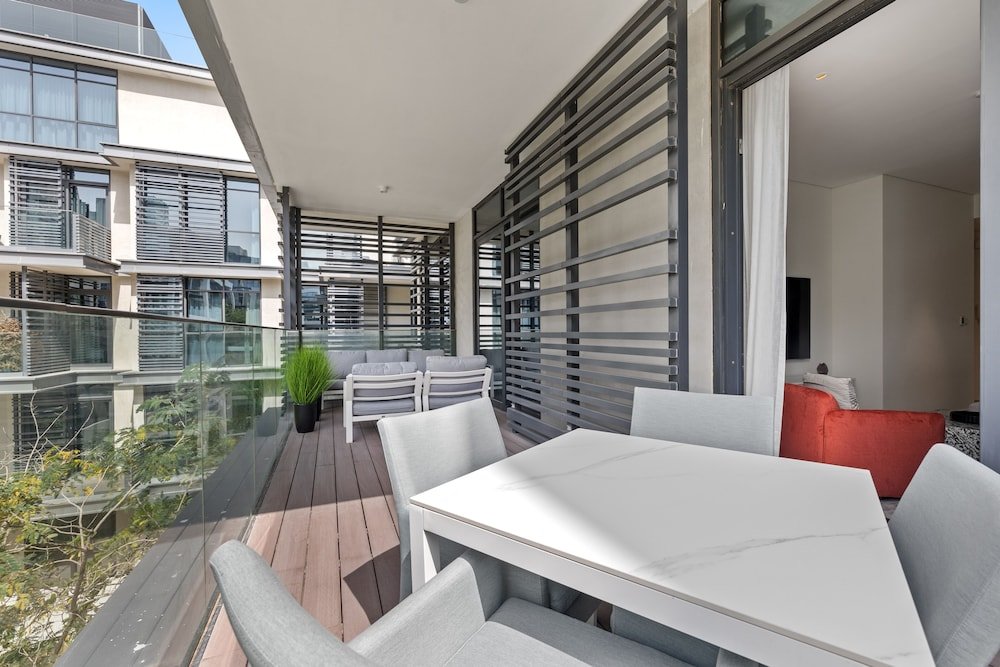 Дубай: Spacious 2 BR 3rd Floor City Walk Bldg 9