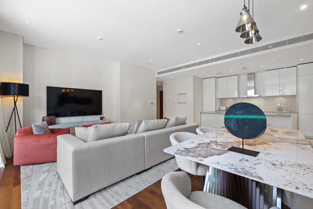Дубай: Spacious 2 BR 3rd Floor City Walk Bldg 9