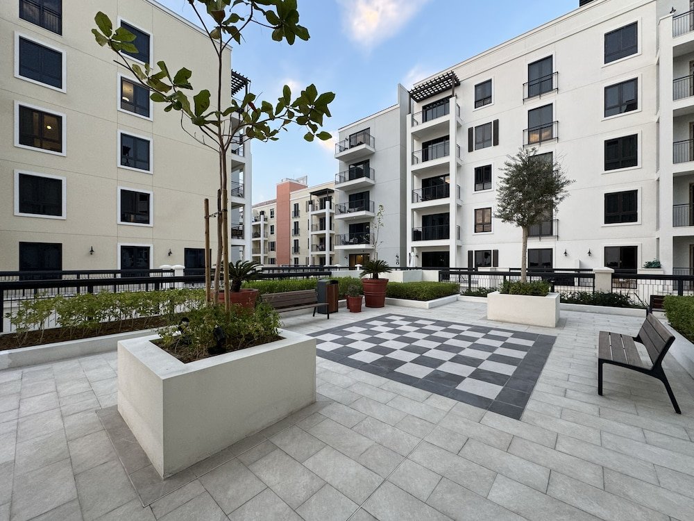 Дубай: Massive 4 Beds La Rive B2 Port De La Mer