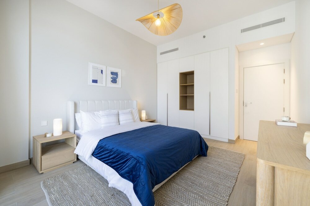 Дубай: Massive 4 Beds La Rive B2 Port De La Mer