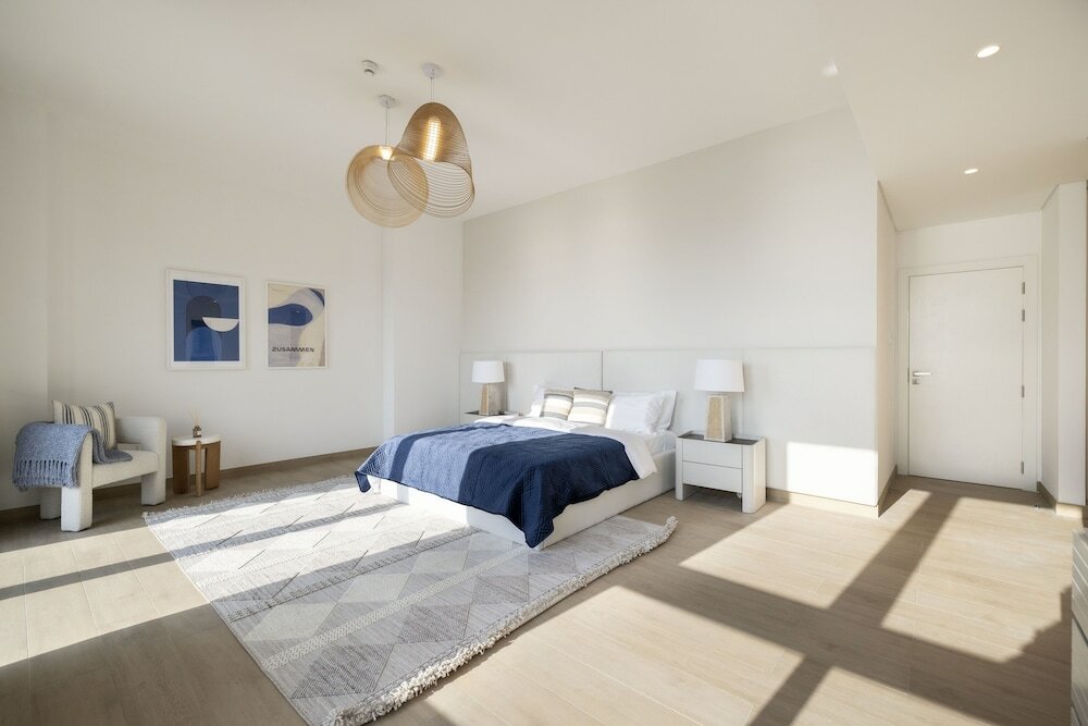 Дубай: Massive 4 Beds La Rive B2 Port De La Mer