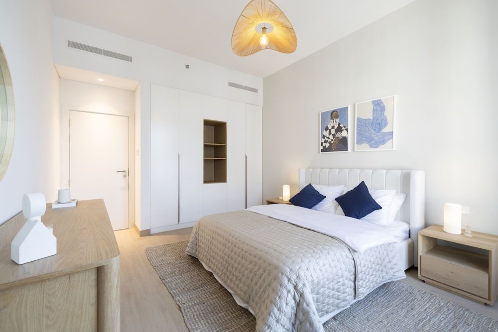 Дубай: Massive 4 Beds La Rive B2 Port De La Mer