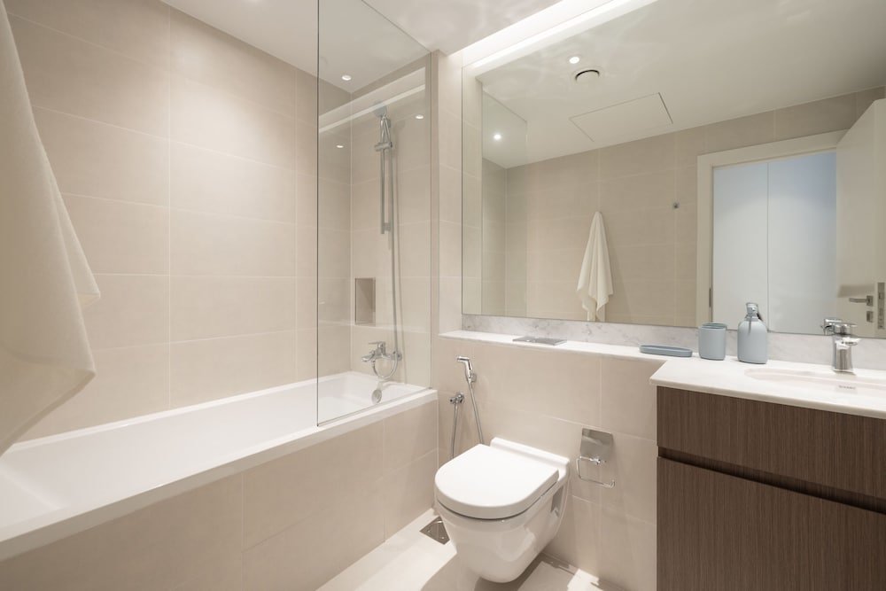 Дубай: Massive 4 Beds La Rive B2 Port De La Mer