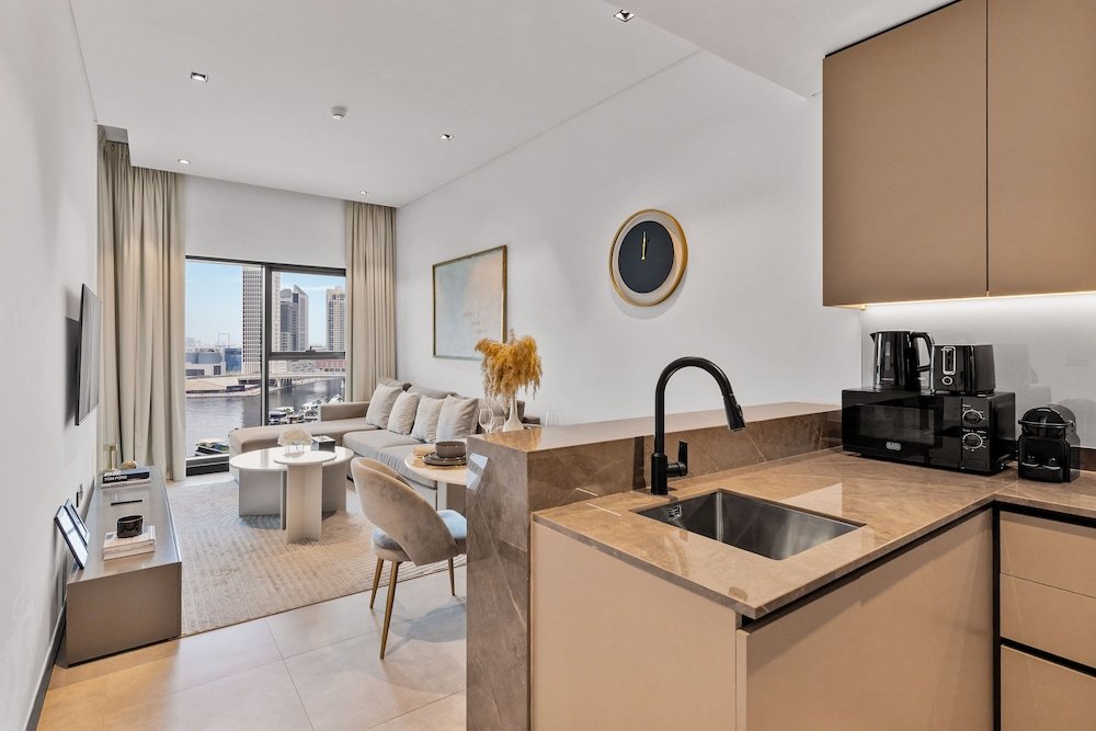 Дубай: Waves - City Serenity: Luxe Living at 15 Northside Tower 2