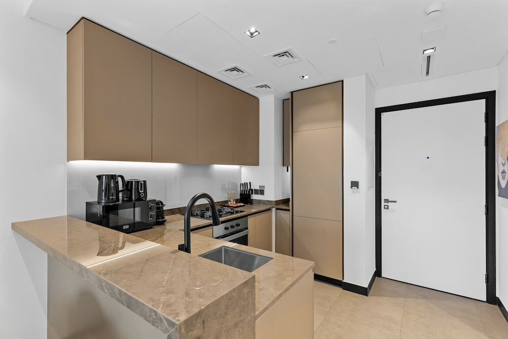 Дубай: Waves - City Serenity: Luxe Living at 15 Northside Tower 2