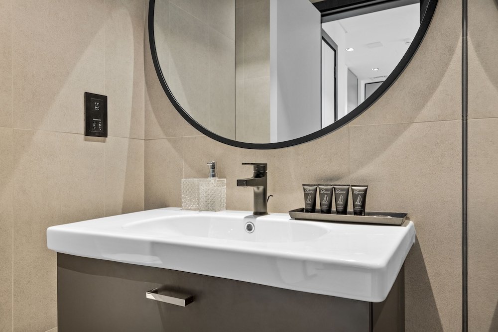 Дубай: Waves - City Serenity: Luxe Living at 15 Northside Tower 2