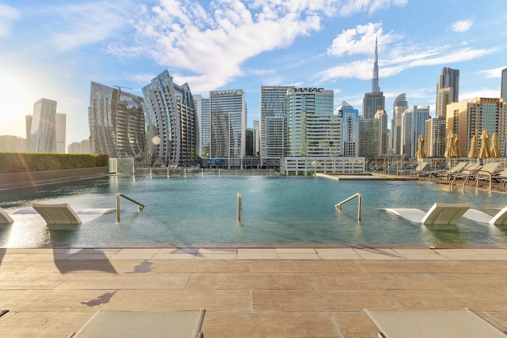 Дубай: Waves - City Serenity: Luxe Living at 15 Northside Tower 2