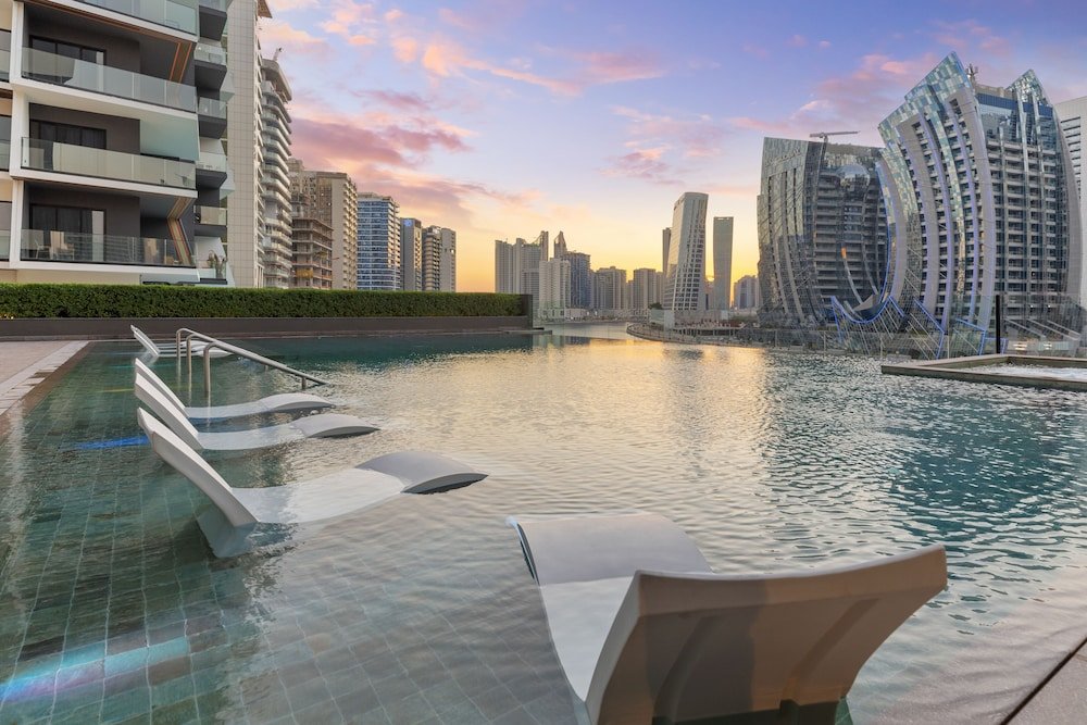 Дубай: Waves - City Serenity: Luxe Living at 15 Northside Tower 2