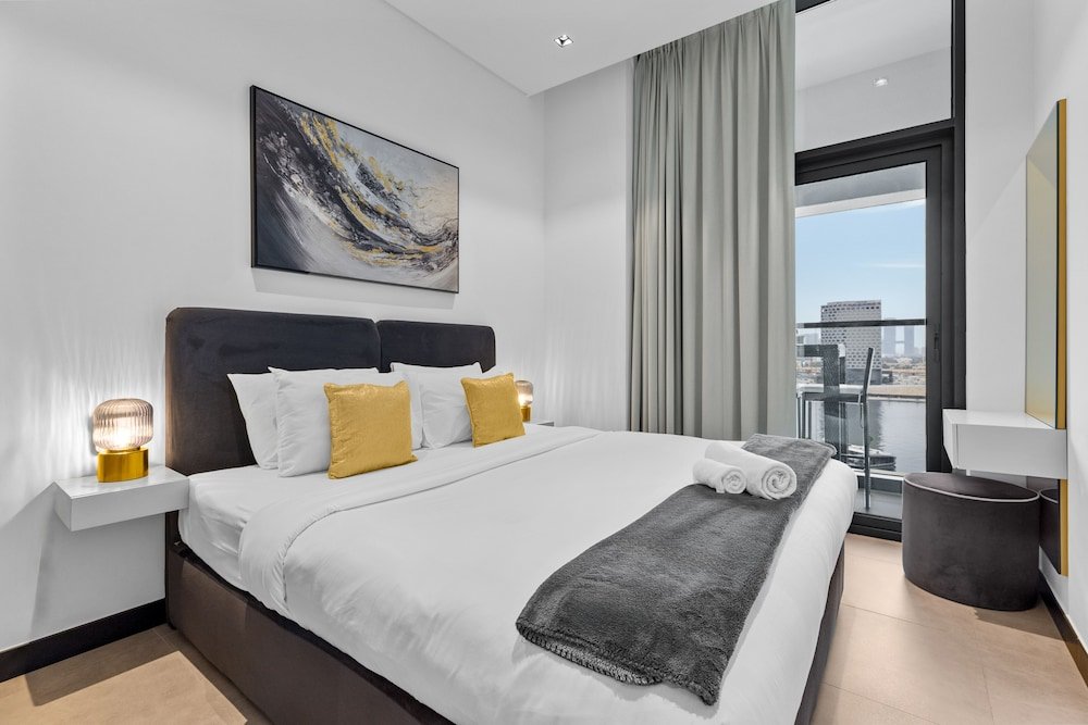 Дубай: Waves - City Serenity: Luxe Living at 15 Northside Tower 2