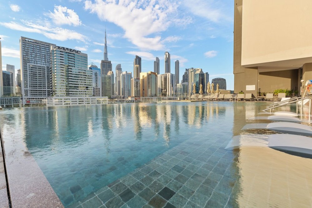 Дубай: Waves - City Serenity: Luxe Living at 15 Northside Tower 2