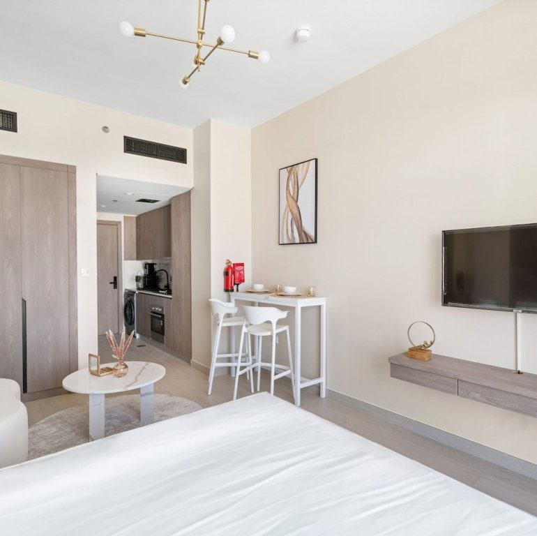 Дубай: Modern Studio in Residence With Pool gym and Paddl